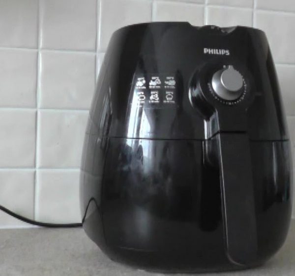 Is it Safe to Keep my Philips Air Fryer Plugged in? [IMPORTANT READ]